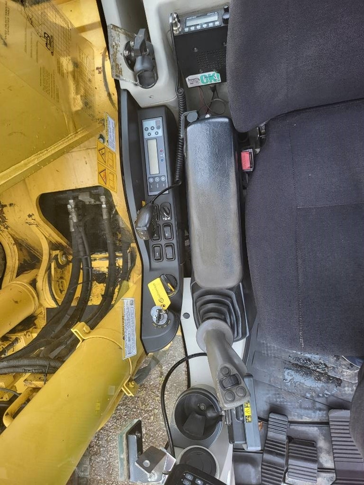Crawler excavator New Holland Kobelco E 235 B SR-2: picture 18