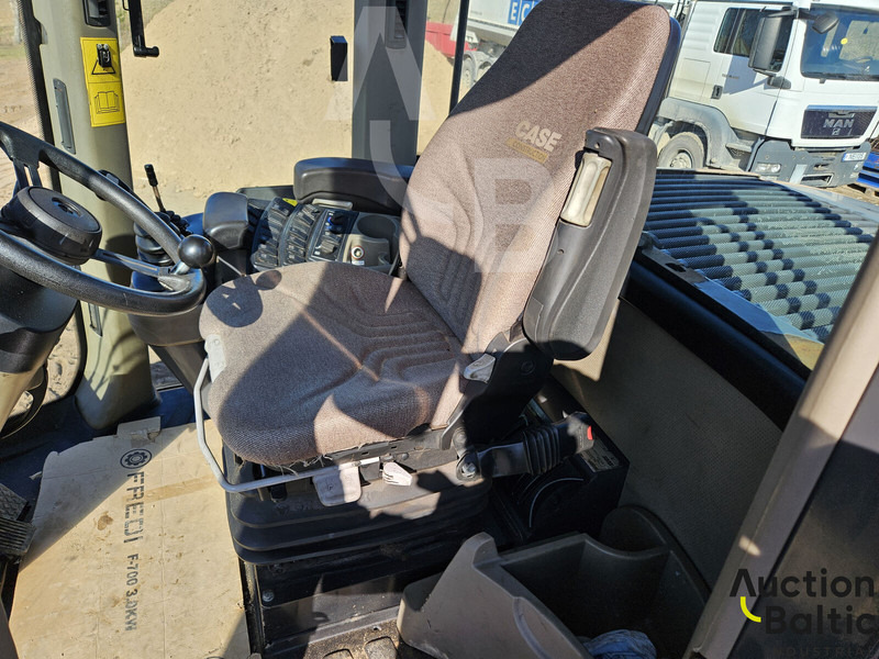 Wheel loader Case 821 F: picture 6