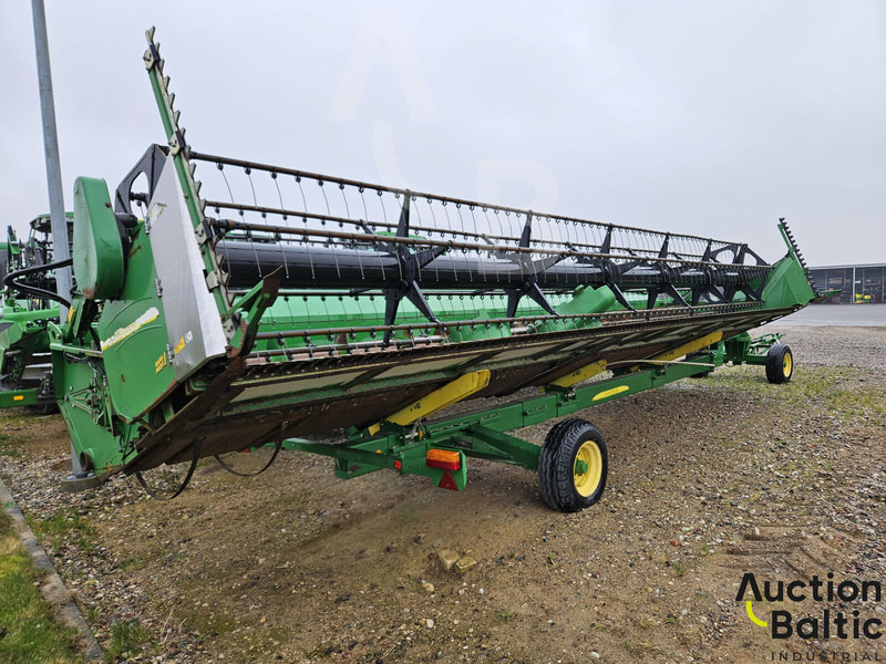 Combine harvester for transportation of food John Deere S 690 i: picture 12