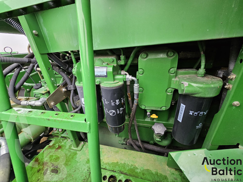 Combine harvester for transportation of food John Deere S 690 i: picture 15