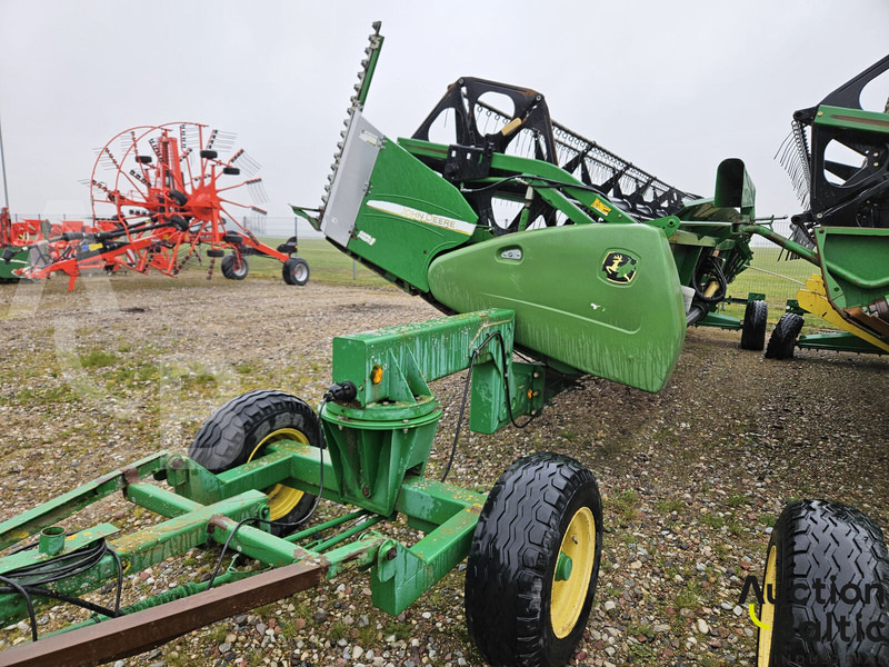 Combine harvester for transportation of food John Deere S 690 i: picture 13