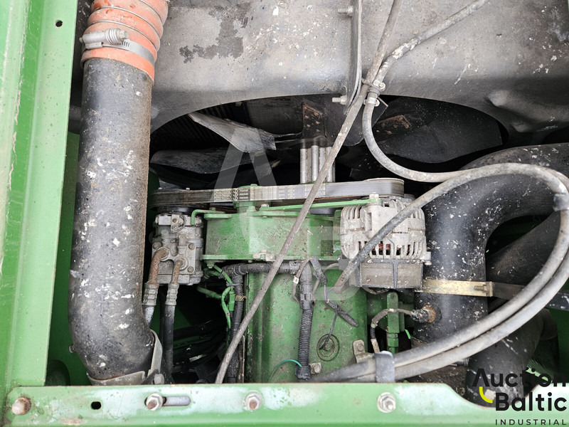 Combine harvester for transportation of food John Deere S 690 i: picture 16