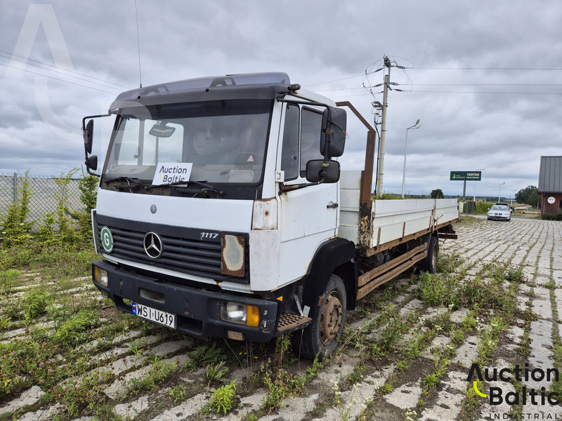 Mercedes-Benz 1117 - Dropside/ Flatbed truck: picture 1 Mercedes-Benz 1117 - Dropside/ Flatbed truck: picture 1