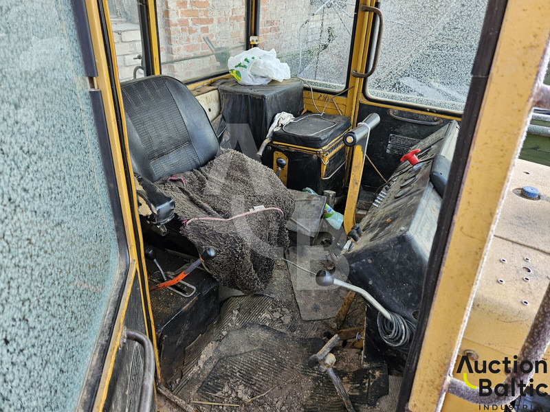 Onbekend DT-75 - Tracked tractor: picture 5 Onbekend DT-75 - Tracked tractor: picture 5