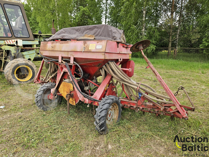 SPU 4 - Combine seed drill: picture 1 SPU 4 - Combine seed drill: picture 1