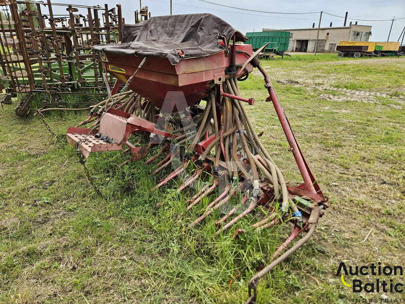 SPU 4 - Combine seed drill: picture 3 SPU 4 - Combine seed drill: picture 3