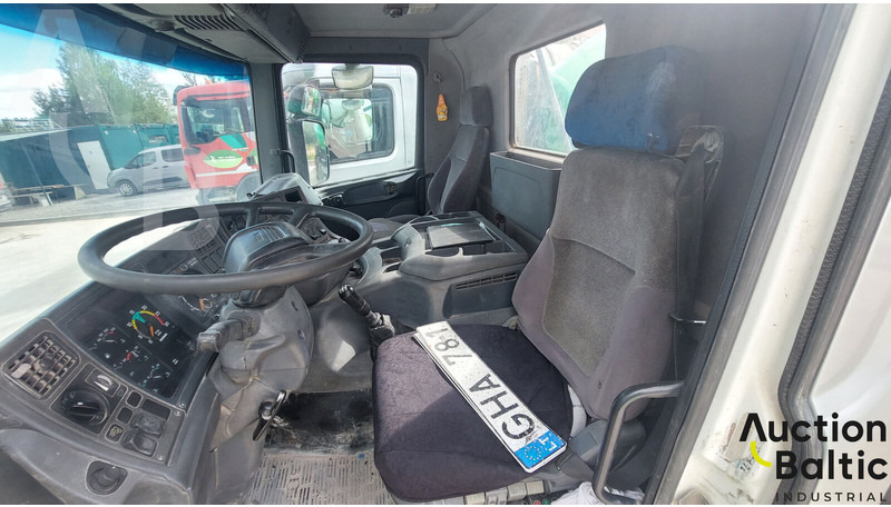 Scania P 94 GB - Concrete mixer truck: picture 5 Scania P 94 GB - Concrete mixer truck: picture 5