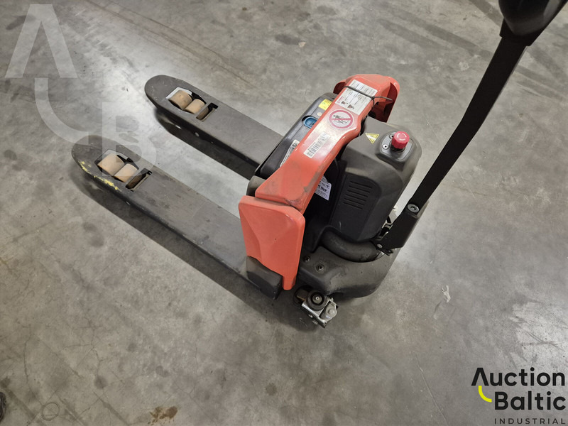Toyota LHE130 - Order picker: picture 5 Toyota LHE130 - Order picker: picture 5
