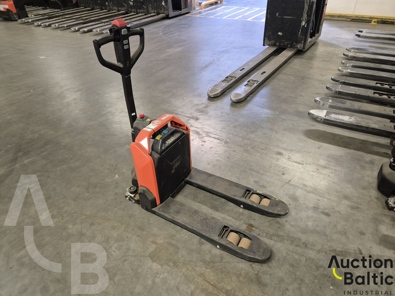 Toyota LHE130 - Order picker: picture 2 Toyota LHE130 - Order picker: picture 2