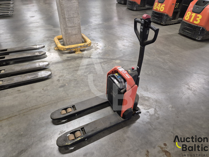 Toyota LHE130 - Order picker: picture 1 Toyota LHE130 - Order picker: picture 1