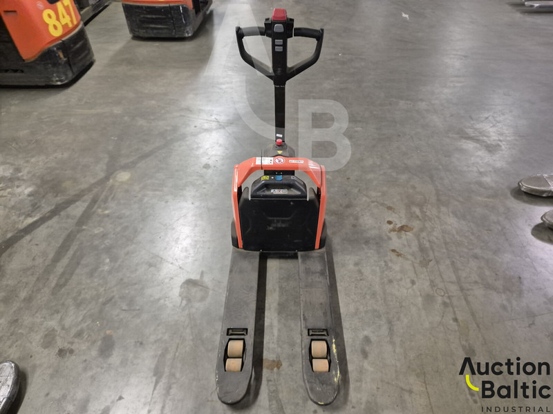 Toyota LHE130 - Order picker: picture 4 Toyota LHE130 - Order picker: picture 4