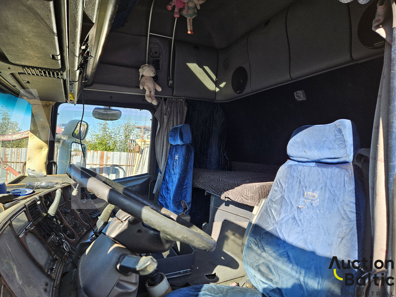 Scania R 114 LA - Tractor unit: picture 5 Scania R 114 LA - Tractor unit: picture 5