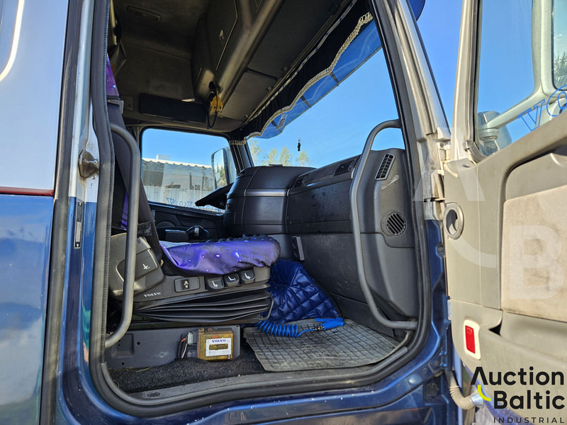 Leasing of Volvo FH12 Volvo FH12: picture 6