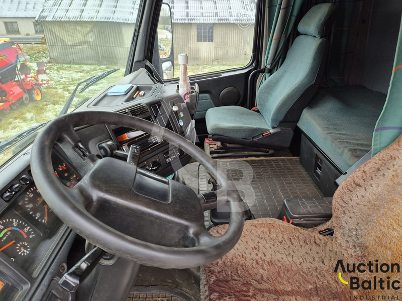 Tractor unit Volvo FH12: picture 6