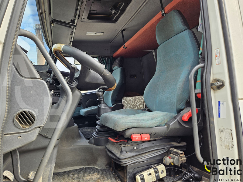 Volvo FH12 - Tractor unit: picture 5 Volvo FH12 - Tractor unit: picture 5