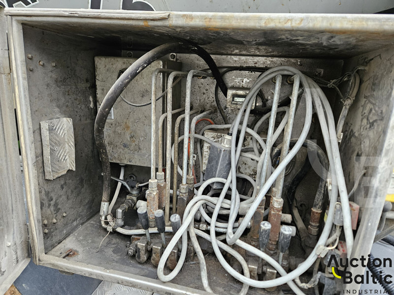 Concrete mixer truck Volvo FM9: picture 13 Concrete mixer truck Volvo FM9: picture 13