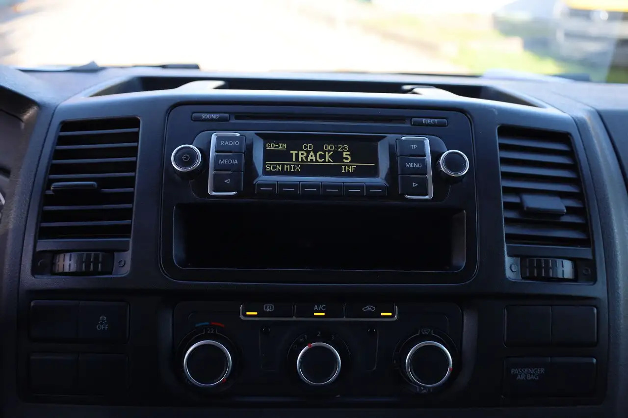 Panel van Volkswagen T5 Transporter/ 2.0 TDI/EU5/Werkstatt: picture 17 Panel van Volkswagen T5 Transporter/ 2.0 TDI/EU5/Werkstatt: picture 17