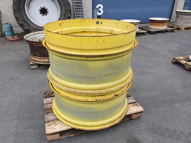 John Deere velgen 14x38 - Rim: picture 1 John Deere velgen 14x38 - Rim: picture 1