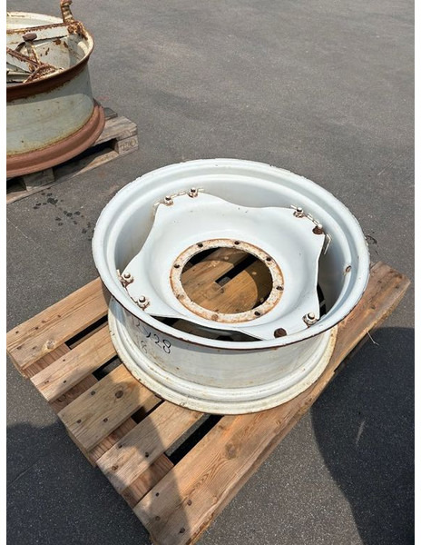 New Holland velg 12 x 28 - Rim: picture 3 New Holland velg 12 x 28 - Rim: picture 3