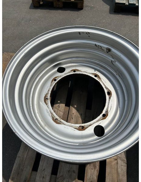 New Holland velg 20 x 28 - Rim: picture 4 New Holland velg 20 x 28 - Rim: picture 4