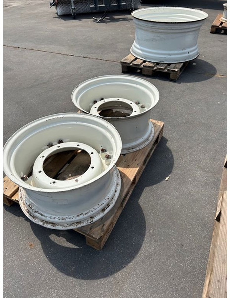 New Holland velgen 12 x 24 - Rim: picture 4 New Holland velgen 12 x 24 - Rim: picture 4