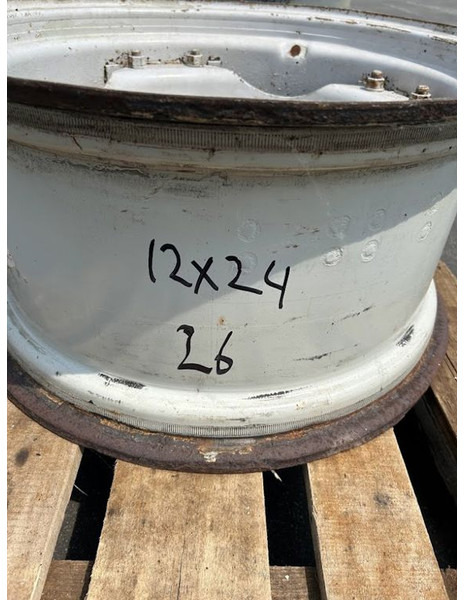 New Holland velgen 12 x 24 - Rim: picture 5 New Holland velgen 12 x 24 - Rim: picture 5