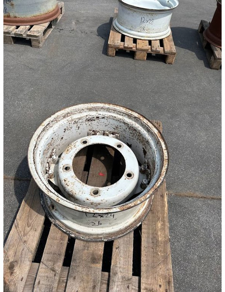 New Holland velgen 12 x 24 - Rim: picture 2 New Holland velgen 12 x 24 - Rim: picture 2