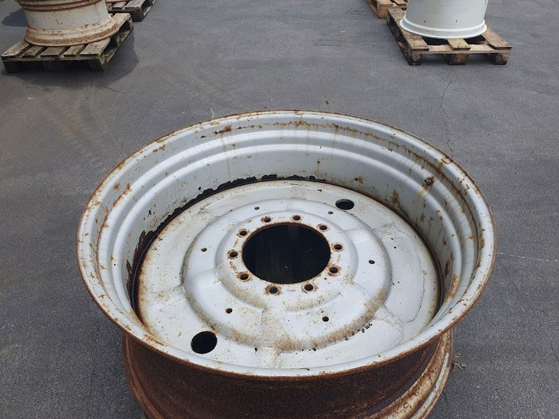 New Holland velgen 18x42 - Rim: picture 4 New Holland velgen 18x42 - Rim: picture 4