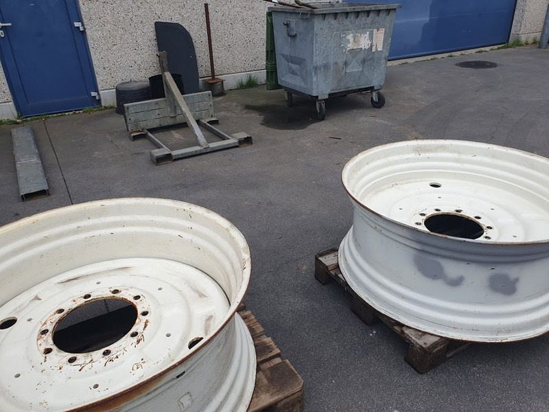 New Holland velgen 18x42 - Rim: picture 1 New Holland velgen 18x42 - Rim: picture 1