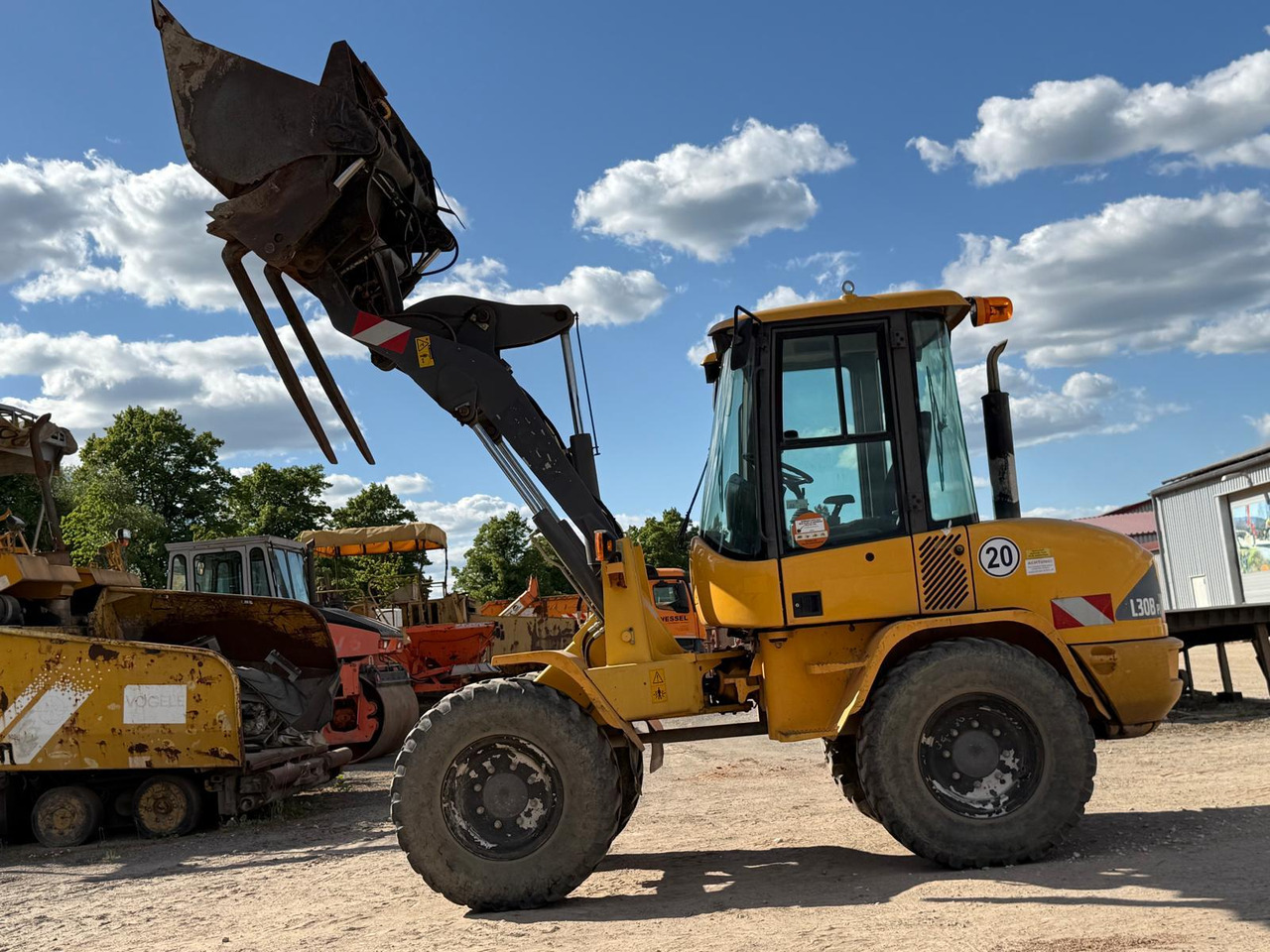 Volvo L 30 B-Z/K incl. 3-1shovel and fork - Wheel loader: picture 4 Volvo L 30 B-Z/K incl. 3-1shovel and fork - Wheel loader: picture 4