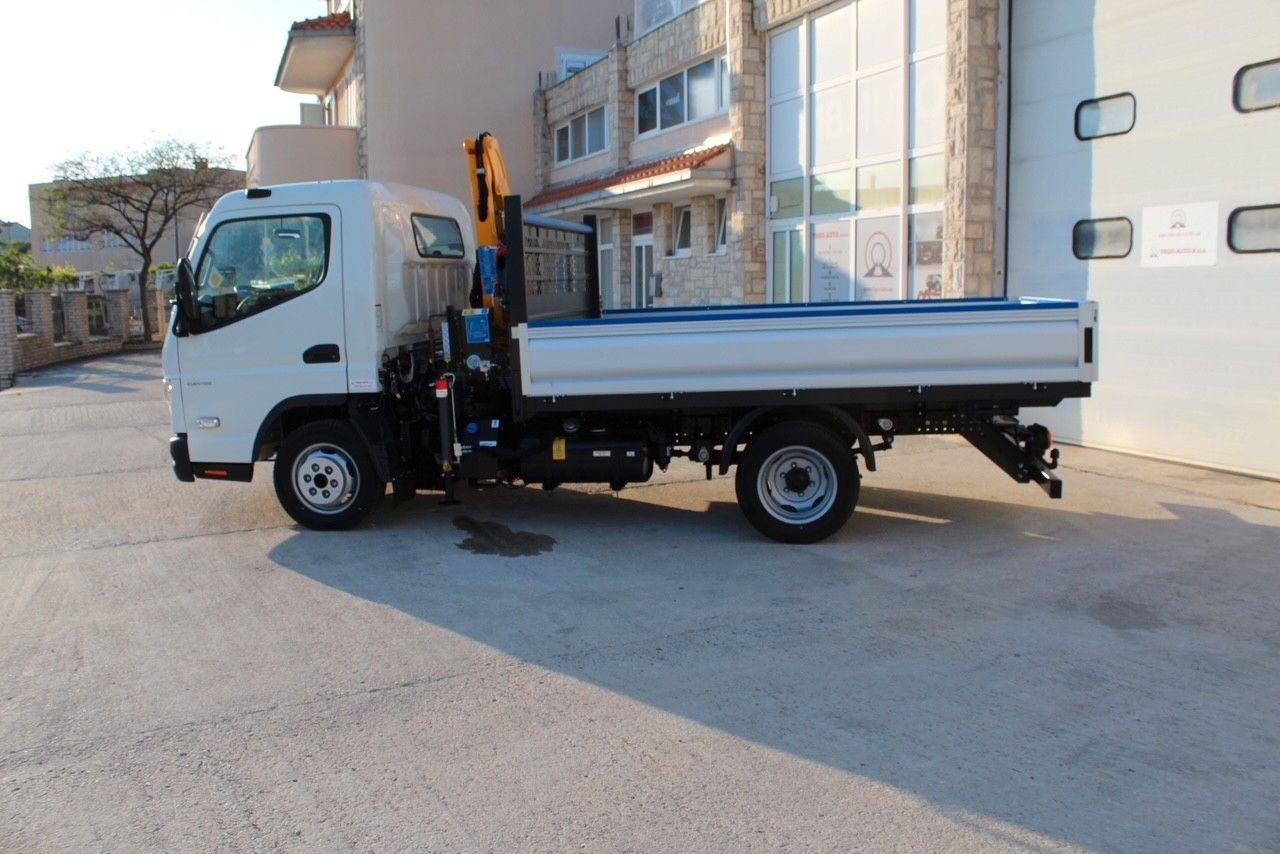 FUSO CANTER 3C15 - Flatbed van: picture 5 FUSO CANTER 3C15 - Flatbed van: picture 5