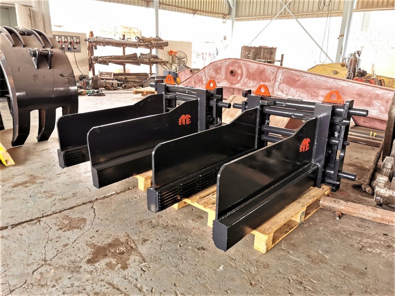 AME Bale Clamp - Clamp for Forklift: picture 2 AME Bale Clamp - Clamp for Forklift: picture 2
