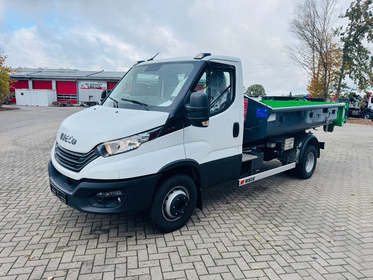Iveco Daily 70C18H Hyva Abrollkipper - Hook lift truck: picture 1 Iveco Daily 70C18H Hyva Abrollkipper - Hook lift truck: picture 1