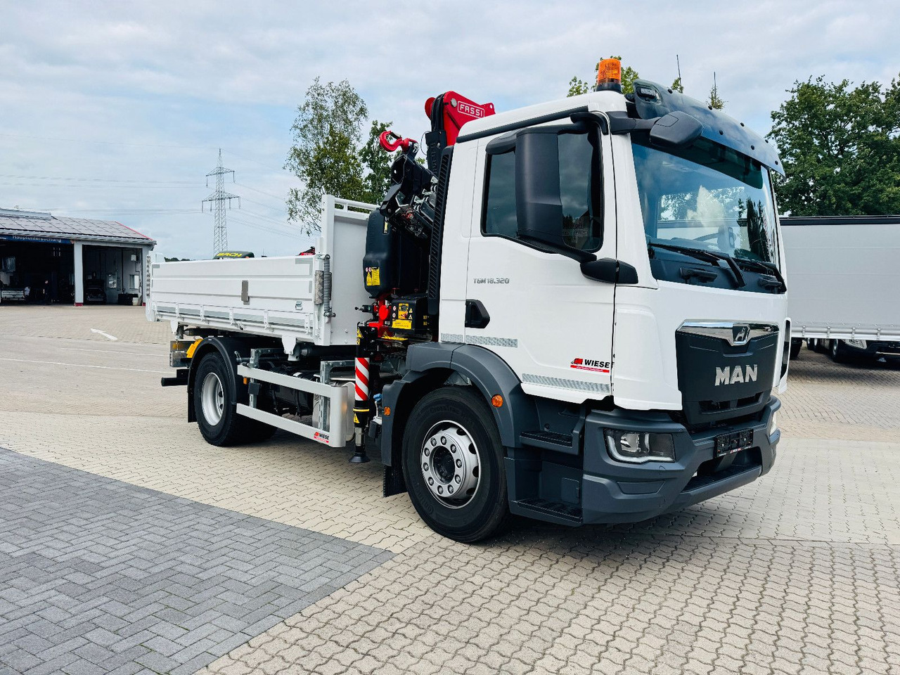 MAN 18.320 4x2 mit Fassi Ladekran Sofort Verfügbar - Crane truck: picture 3 MAN 18.320 4x2 mit Fassi Ladekran Sofort Verfügbar - Crane truck: picture 3