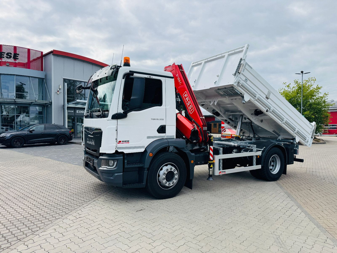 MAN 18.320 4x2 mit Fassi Ladekran Sofort Verfügbar - Tipper, Crane truck: picture 1 MAN 18.320 4x2 mit Fassi Ladekran Sofort Verfügbar - Tipper, Crane truck: picture 1