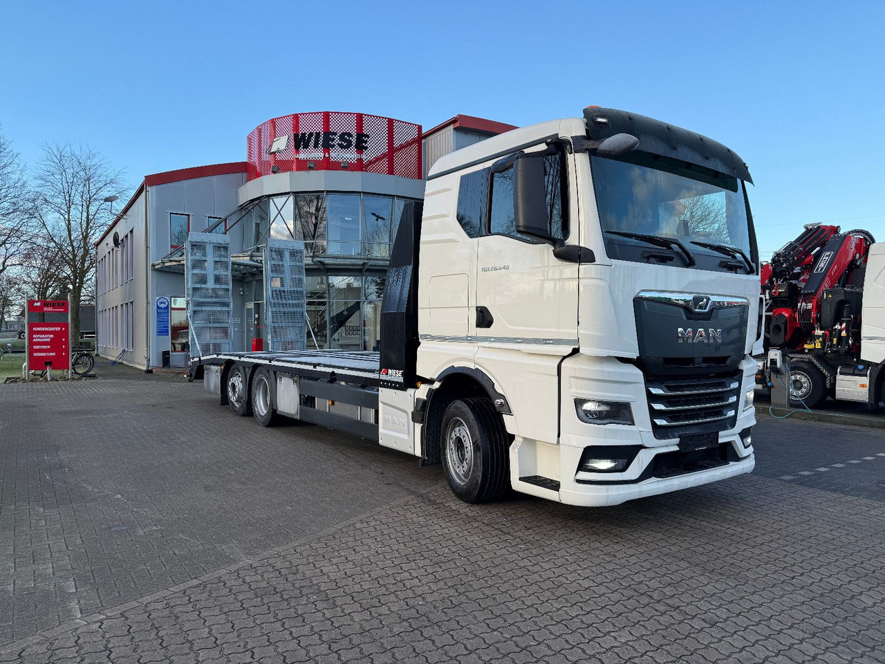 MAN Baumaschinen- Arbeitsbühnentransporter Rampen - Autotransporter truck: picture 2 MAN Baumaschinen- Arbeitsbühnentransporter Rampen - Autotransporter truck: picture 2