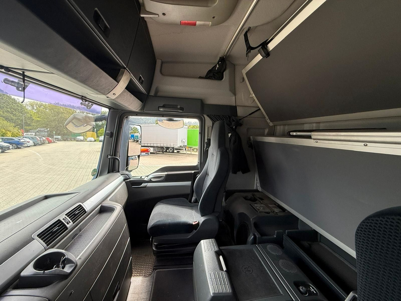 Beverage truck MAN TGA mit Kofferaufbau/Getränkeaufbau + Anhänger: picture 6 Beverage truck MAN TGA mit Kofferaufbau/Getränkeaufbau + Anhänger: picture 6