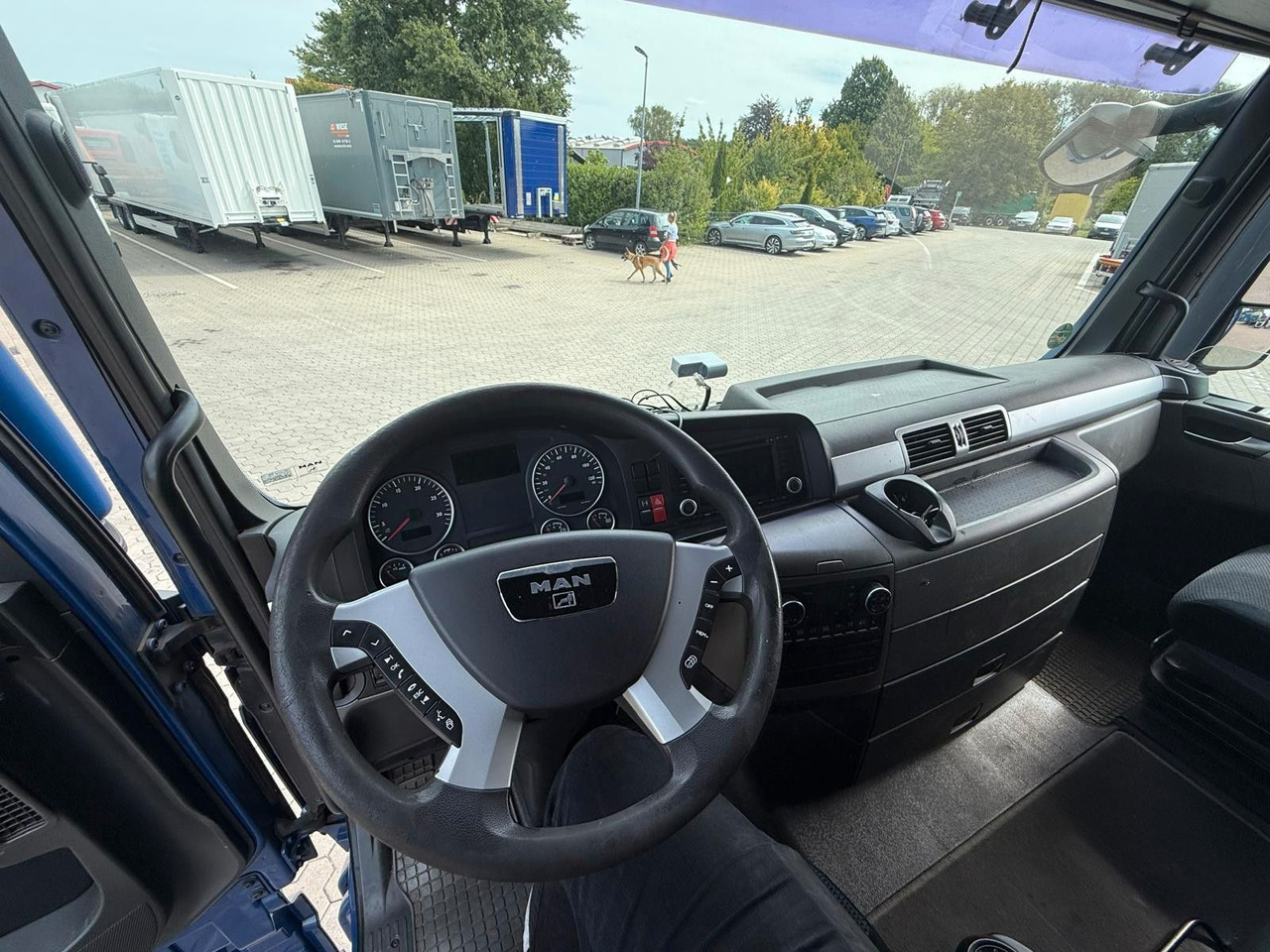 Beverage truck MAN TGA mit Kofferaufbau/Getränkeaufbau + Anhänger: picture 8 Beverage truck MAN TGA mit Kofferaufbau/Getränkeaufbau + Anhänger: picture 8