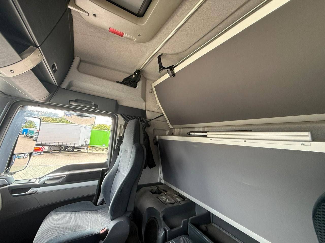 Beverage truck MAN TGA mit Kofferaufbau/Getränkeaufbau + Anhänger: picture 7 Beverage truck MAN TGA mit Kofferaufbau/Getränkeaufbau + Anhänger: picture 7