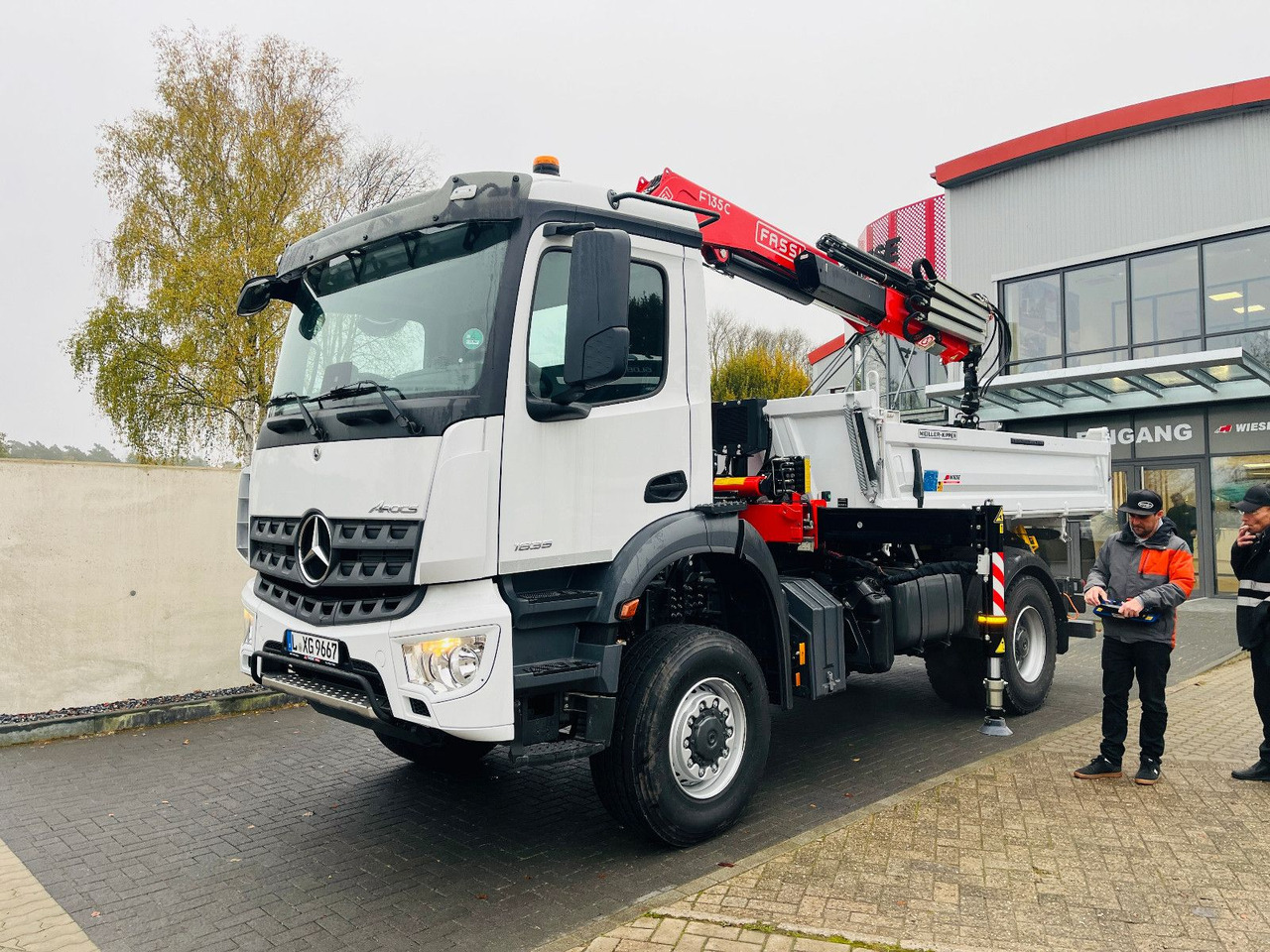 Mercedes-Benz Arocs 1835 4x4 Meiller Fassi F135 Kran Kipper - Tipper, Crane truck: picture 2 Mercedes-Benz Arocs 1835 4x4 Meiller Fassi F135 Kran Kipper - Tipper, Crane truck: picture 2