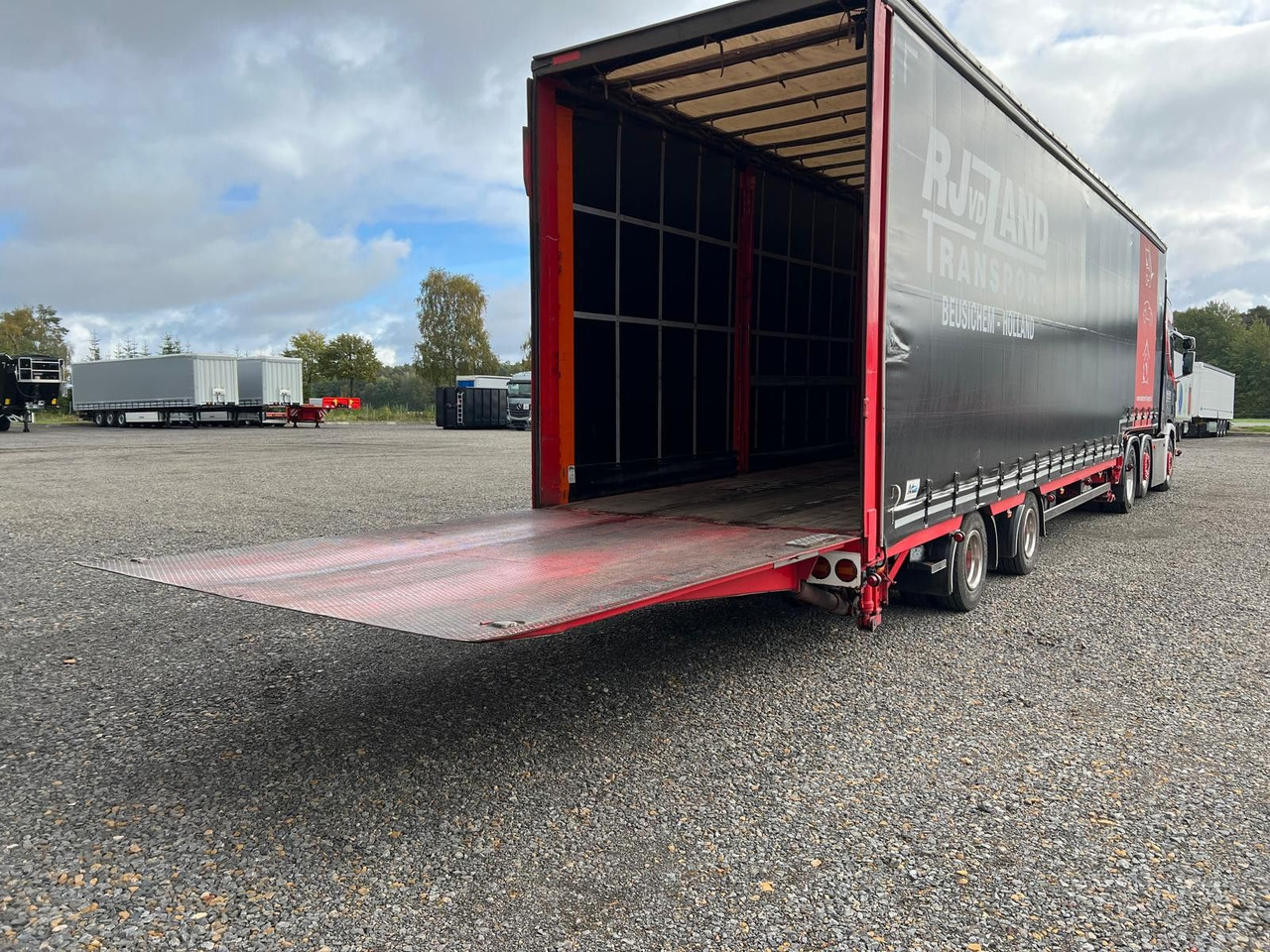 Meusburger 2-Achs-Gabelstaplertransporter Rampe Dhollandia - Curtainsider semi-trailer: picture 1 Meusburger 2-Achs-Gabelstaplertransporter Rampe Dhollandia - Curtainsider semi-trailer: picture 1