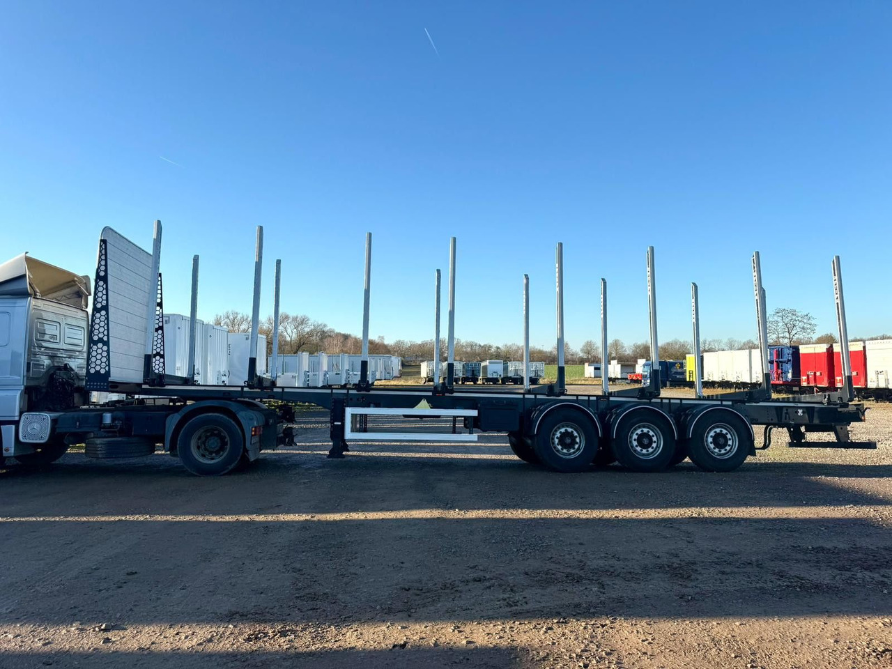 PAVIC Holzauflieger mit Schemel und Rungen - Timber semi-trailer: picture 5 PAVIC Holzauflieger mit Schemel und Rungen - Timber semi-trailer: picture 5
