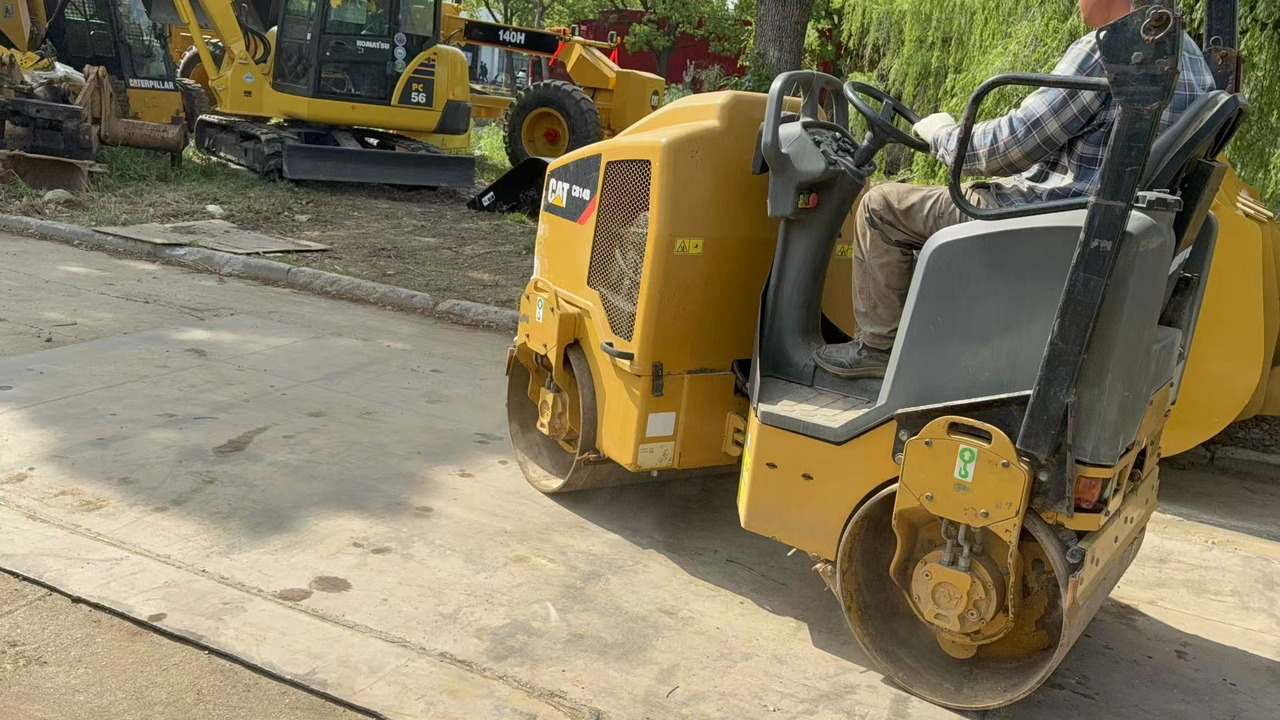 CATERPILLAR CB14B - Roller: picture 3 CATERPILLAR CB14B - Roller: picture 3