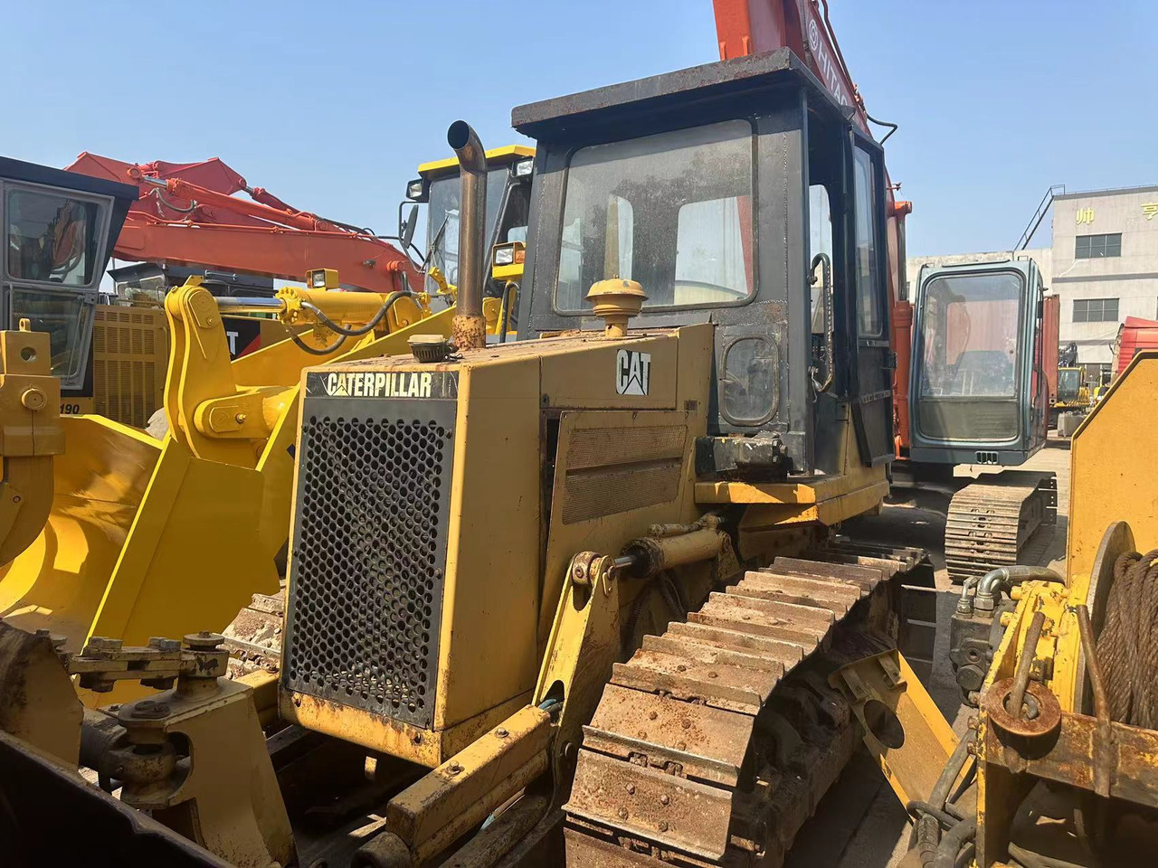 CATERPILLAR D4C - Bulldozer: picture 2 CATERPILLAR D4C - Bulldozer: picture 2