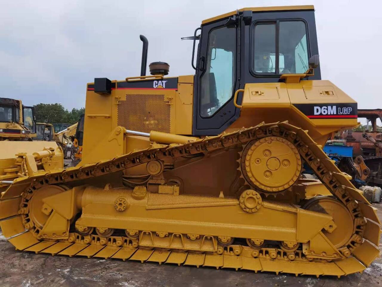 CATERPILLAR D6M - Bulldozer: picture 1 CATERPILLAR D6M - Bulldozer: picture 1