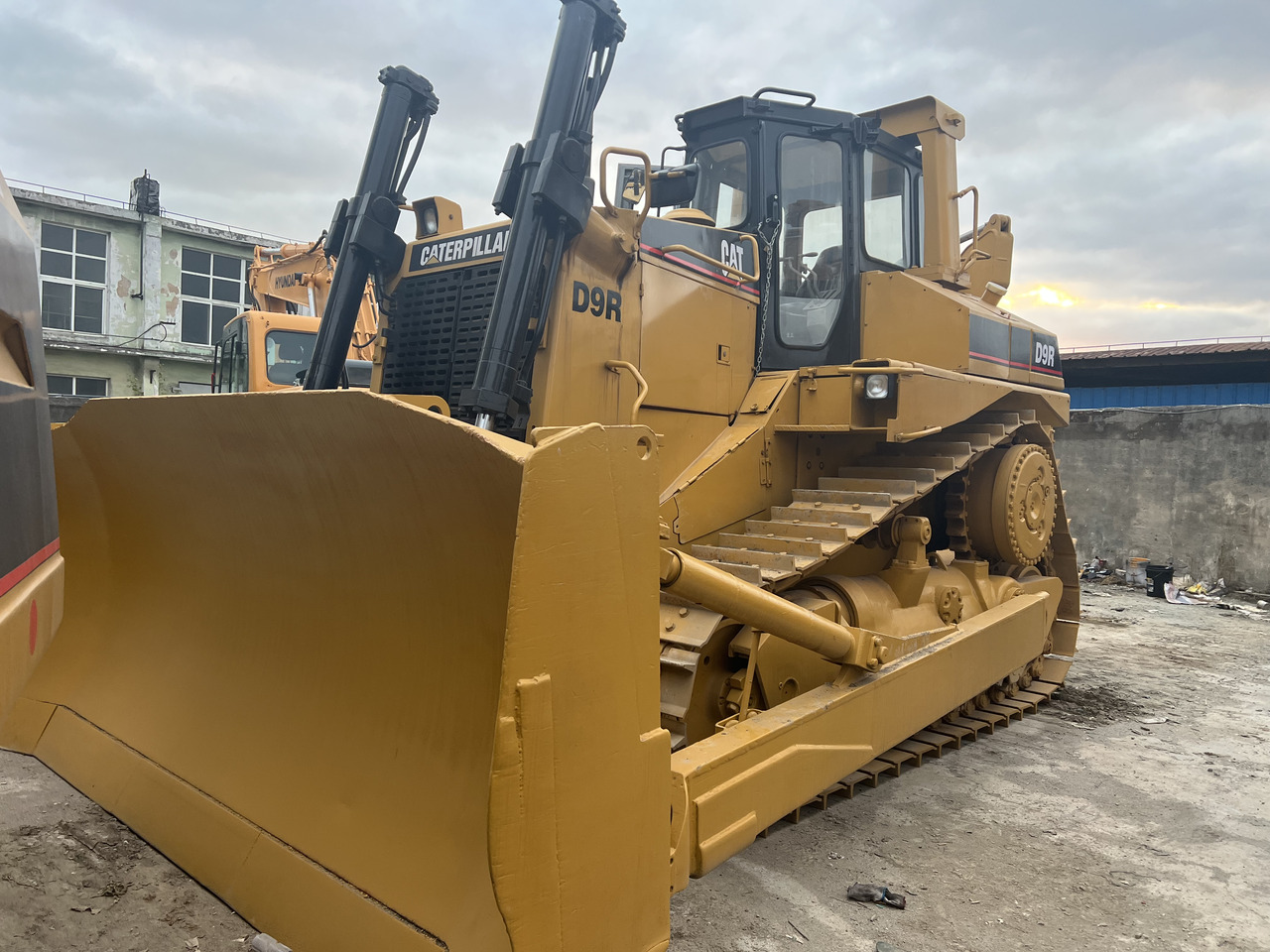 CATERPILLAR D9R - Bulldozer: picture 4 CATERPILLAR D9R - Bulldozer: picture 4