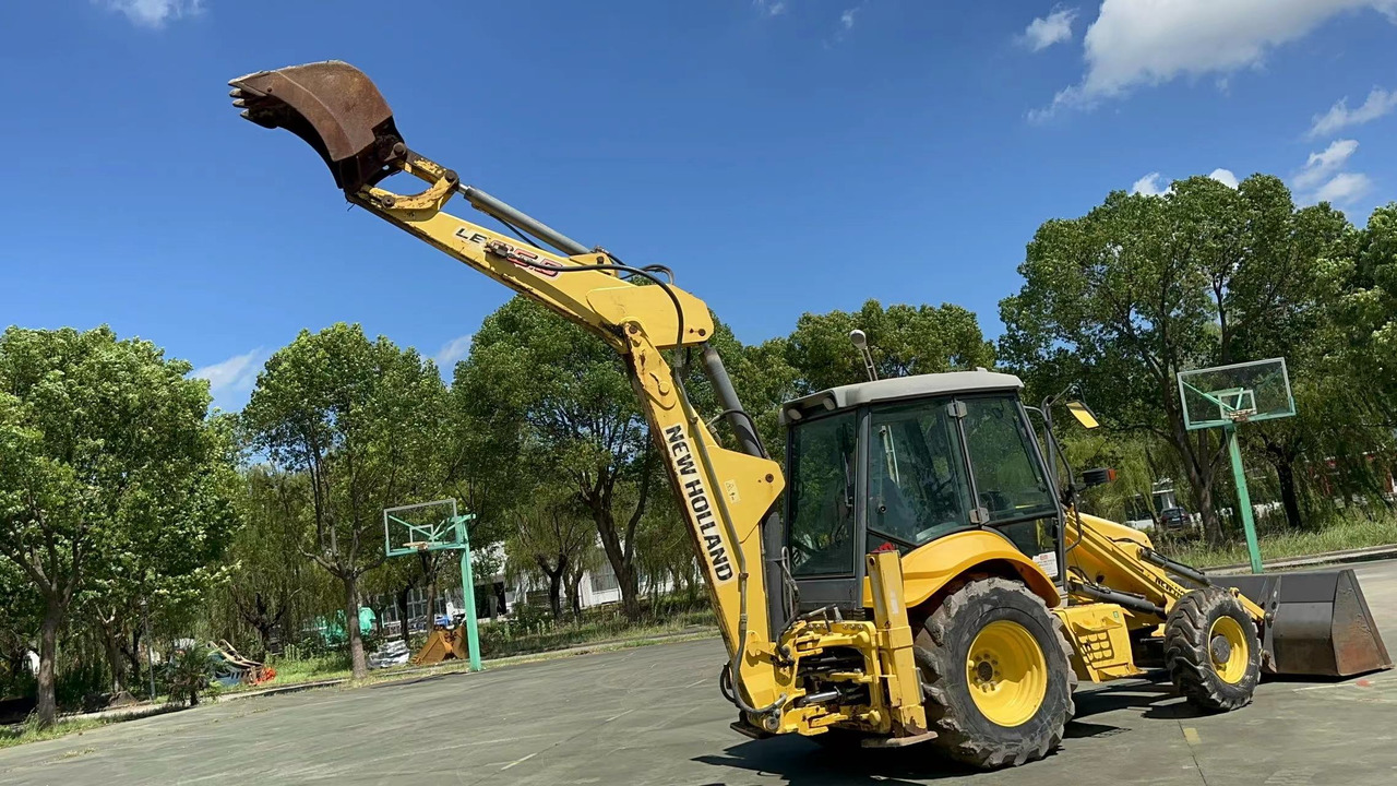 CNH LB95B-4PT - Backhoe loader: picture 3 CNH LB95B-4PT - Backhoe loader: picture 3