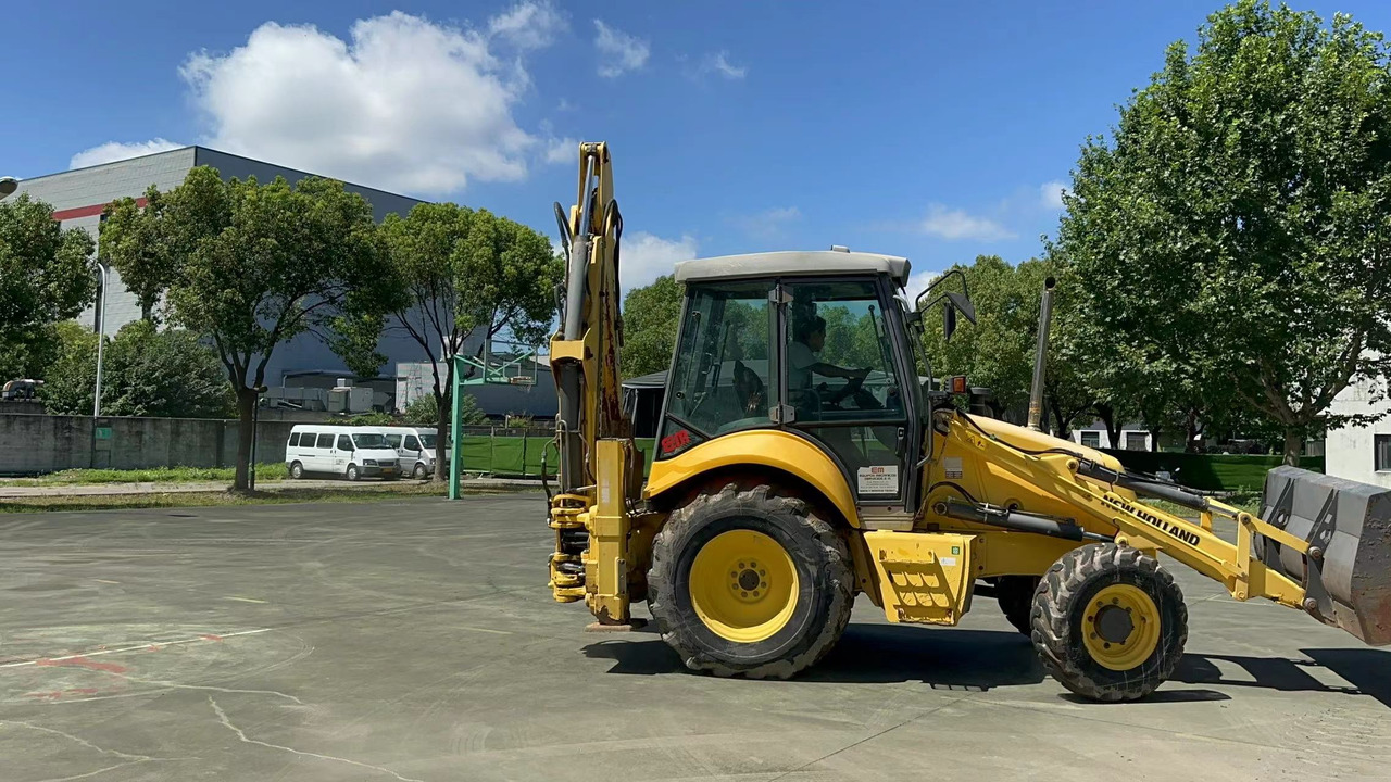 CNH LB95B-4PT - Backhoe loader: picture 1 CNH LB95B-4PT - Backhoe loader: picture 1