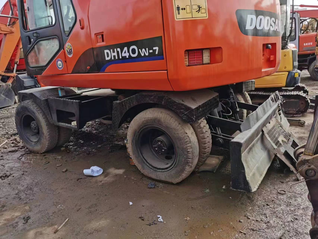 DOOSAN DH140W-7 - Wheel excavator: picture 5 DOOSAN DH140W-7 - Wheel excavator: picture 5