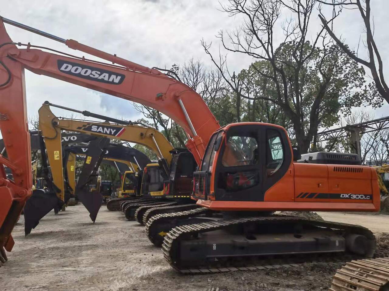 DOOSAN DX300 - Crawler excavator: picture 1 DOOSAN DX300 - Crawler excavator: picture 1